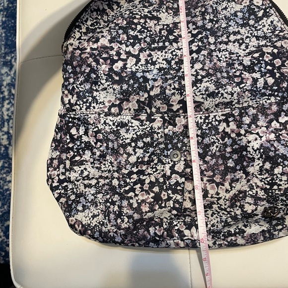 Lululemon Festival Bag - Picture 7 of 16
